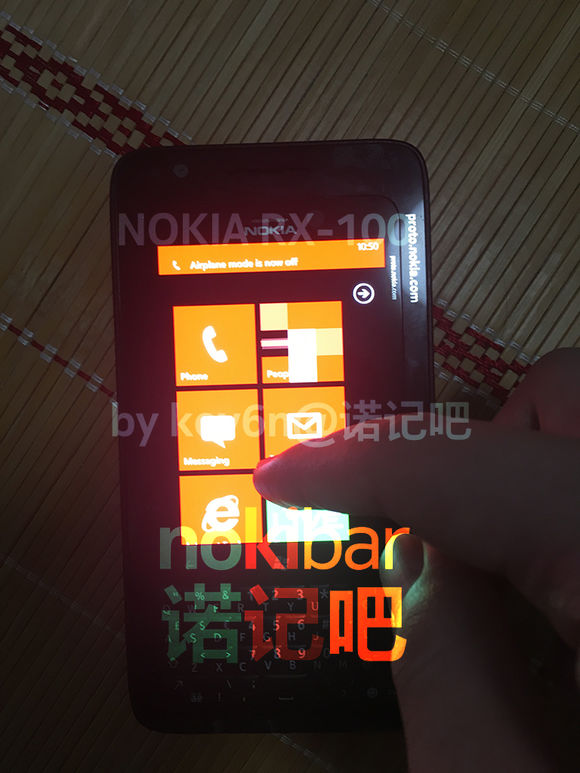 Noka’nın QWERTY klavyeli ve Windows Phone 8’li telefonu sızdırıldı.
